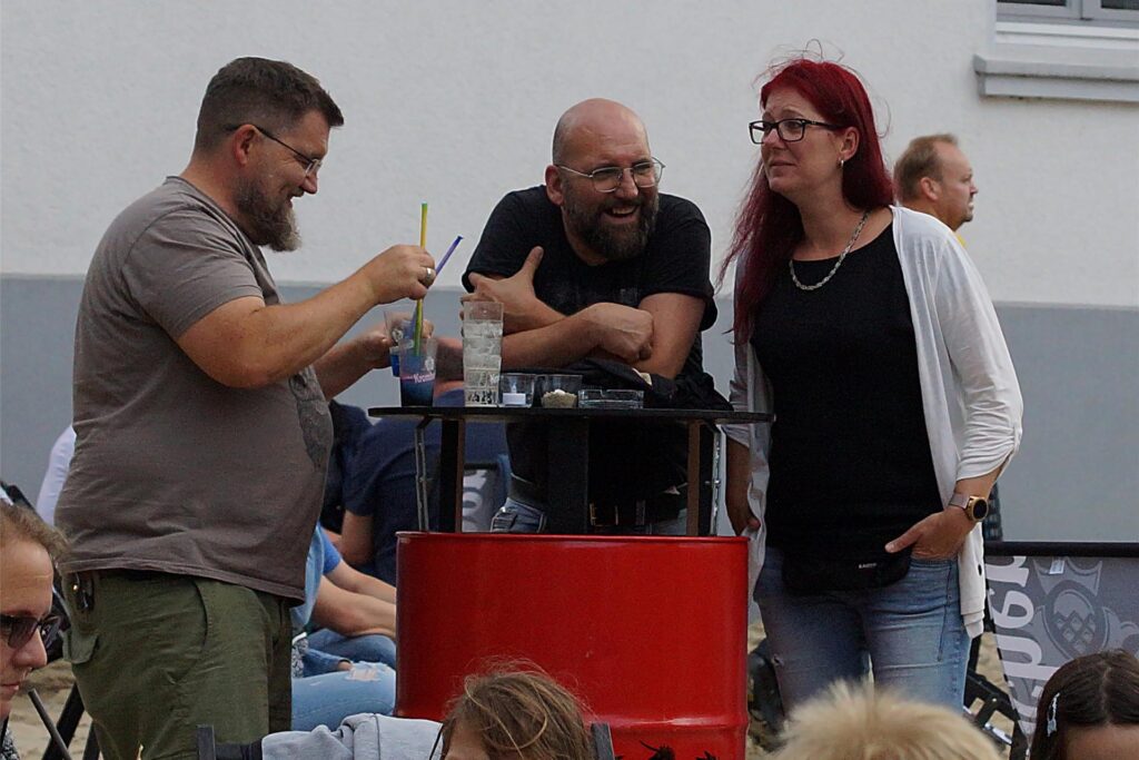 Getränke, Gespräche und ein geselliges Miteinander.
