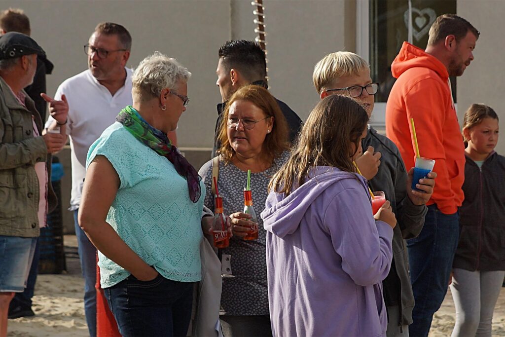 Getränke, Gespräche und ein geselliges Miteinander.