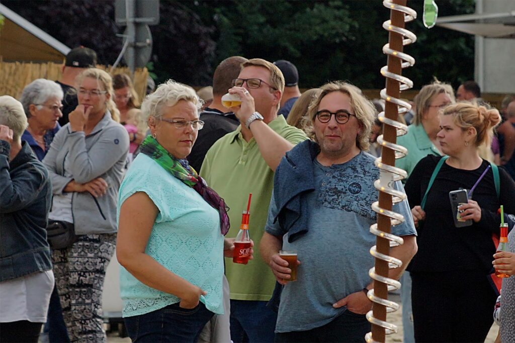 Getränke, Gespräche und ein geselliges Miteinander.