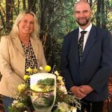 Frank Modler und Claudia Meier vom Bestattungshaus Himmel und Erde beobachten, dass immer mehr sich schon zu Lebzeiten mit ihrer Beisetzung beschäftigen.