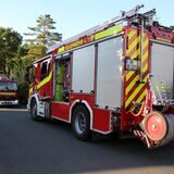 Zu sehen sind zwei Einsatzfahrzeuge der Feuerwehr.