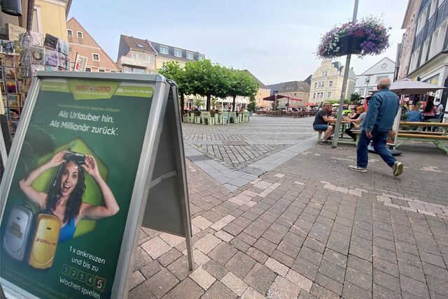 Lottowerbung auf dem Alten Markt in Unna.