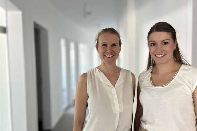 Die Zahnärztinnen Dr. Carolin Drees und Merle Heidler ziehen mit ihrer Praxis an die Preußenstraße. Am 4. September wollen sie dort eröffnen.