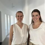 Die Zahnärztinnen Dr. Carolin Drees und Merle Heidler ziehen mit ihrer Praxis an die Preußenstraße. Am 4. September wollen sie dort eröffnen.