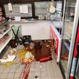 Mutwillig tobten sich zwei jugendliche Einbrecher im Kiosk des Freibades in Dellwig aus. Sie waren in der Nacht auf Sonntag (9. Juli) auf das Gelände eingedrungen.