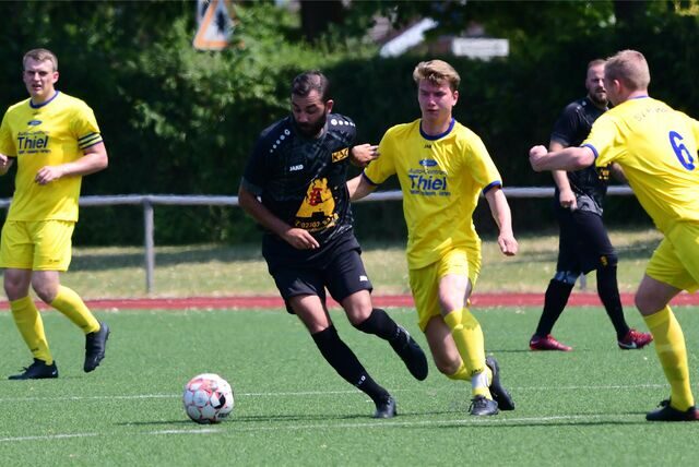 Sitki Üstün traf früh zum 1:0 für den Kamener SC (in Schwarz).