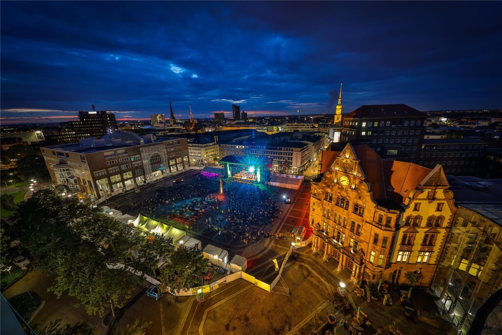Bühne von Cityring-Konzerten bei Nacht