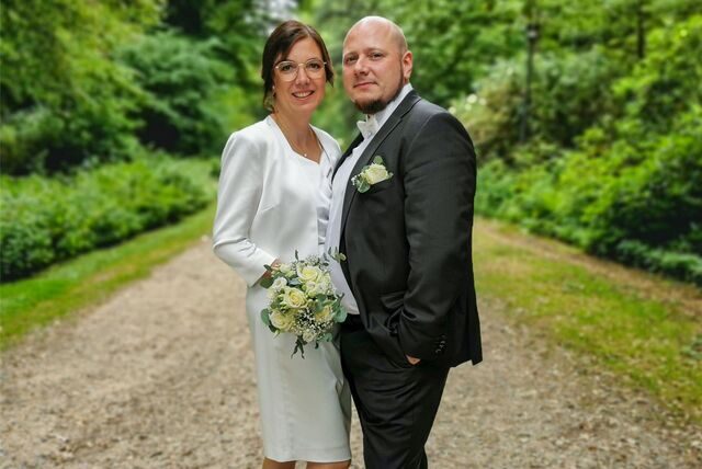 Jannette und Christian Schumnik an ihrem Hochzeitstag.