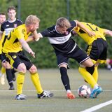 Timo Milcarek (l.) und der SuS Kaiserau setzen sich mit 2:1 gegen die Hammer SpVg durch.