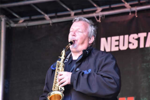 Michael Gick eröffnete mit seinem Saxofon das Fest der Künste und Kulturen in Werne.