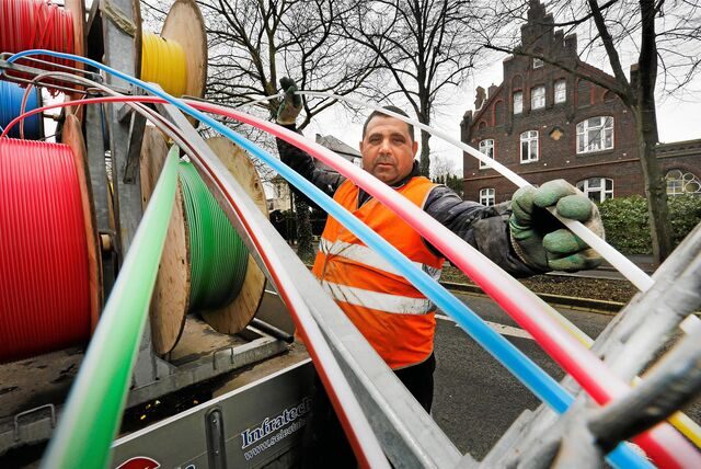 Der Ausbau des Glasfasernetzes in Kamen und Bergkamen nimmt zwar Fahrt auf. Trotzdem gibt es noch Unwägbarkeiten.