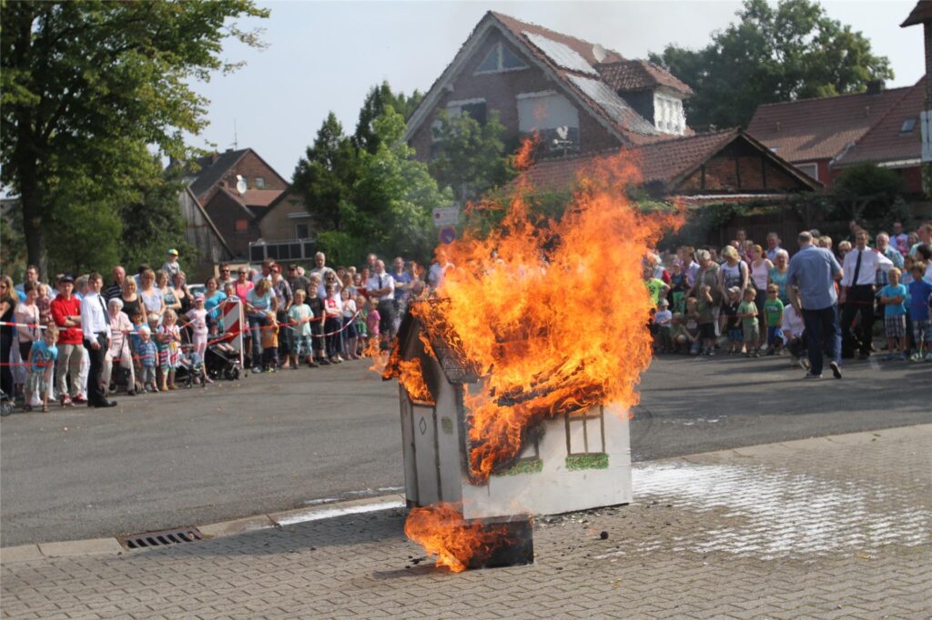 Der Löschzug Davensberg lädt für Sonntag traditionell zur Feuerwehrübung ein