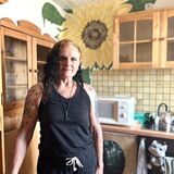 Die 61-jährige Susanne hält es in ihrer Wohnung in Sythen nicht mehr aus.