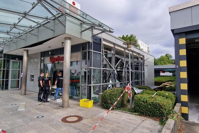 Ein Bild der Verwüstung nach der Sprengung des Geldautomaten  in der Sparkasse Methler. In der Nacht auf den 13. Juli dieses Jahres hatten Unbekannte die Filiale der Sparkasse in ein Trümmerfeld verwandelt.
