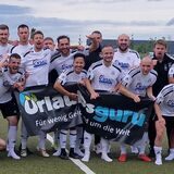Die Mannschaft des SV Afferde jubelt über den Sieg beim Guru-Cup.