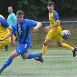Der FC Brünninghausen (blaue Trikots) erlebte eine kuriose Auswechslung.