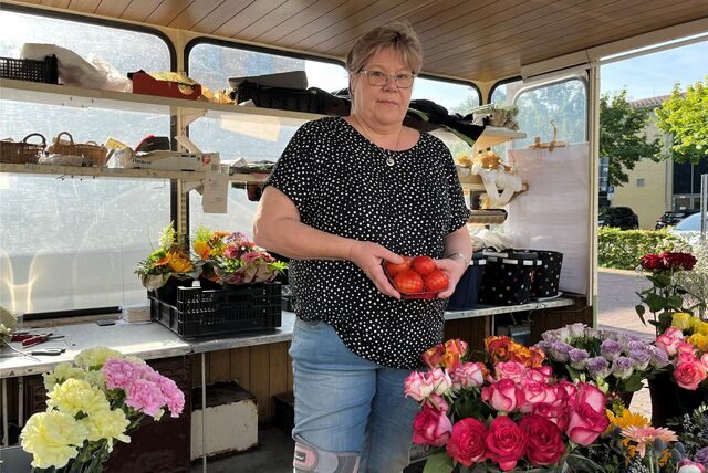 Anke Möller aus Olfen verkauft auf verschiedenen Märkten in Selm und Umgebung neben frischen Blumen auch eigene Tomaten.
