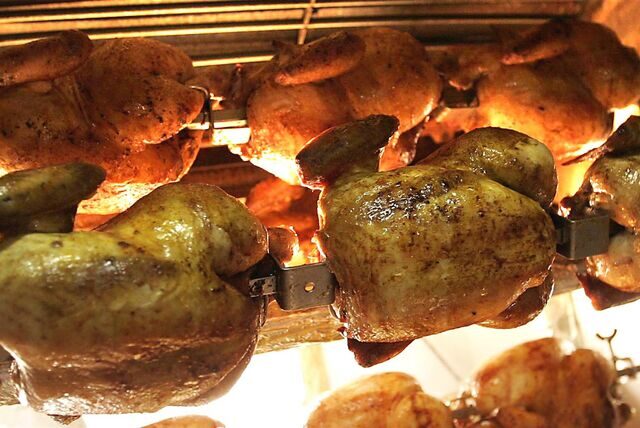 Grillhähnchen waren früher bei den Kunden von Grilleck Brinke heiß begehrt. Erinnern Sie sich?