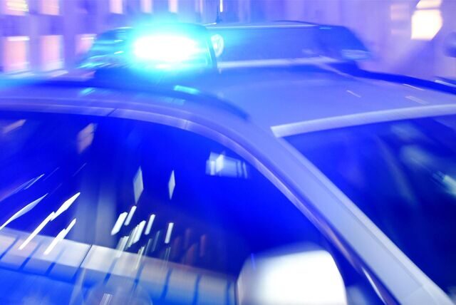 Die Polizei sucht mithilfe mehrerer Fotos nach drei Tatverdächtigen eines Raubes in einer Dortmunder U-Bahn. (Symbolbild)