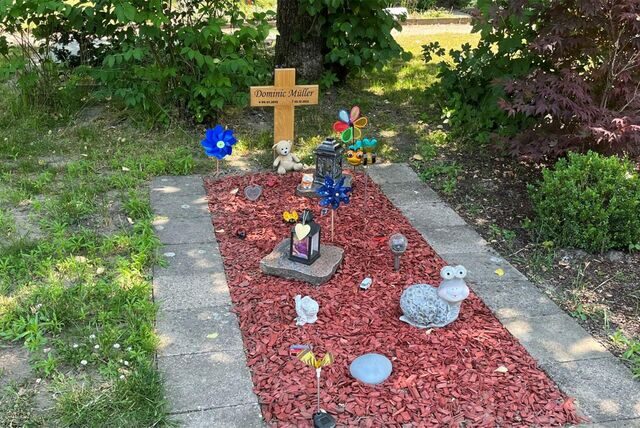 So sieht das Grab von Dominic auf dem Selmer Friedhof bislang aus. Bald soll ein durch viele Spenden finanzierter Grabstein dazu kommen.