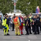 Einsatzkräfte an der Unfallstelle auf dem Schützenplatz.