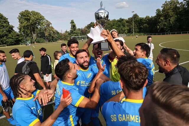 Die SG Gahmen bejubelt den Gewinn des ersten 4Bro-Cups.