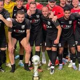 Die Spieler des Lüner SV jubeln über den Turniersieg.