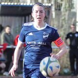Sabrina Timmermann (M.) trug vor drei Jahren noch das Trikot von SuS Niederaden. Nun spielt sie seit drei Jahren beim Erzrivalen BSV Heeren. Im Podcast-Übersteiger erzählt sie über ihre Erlebnisse in den vergangenen Jahren Frauenfußball im Amateurbereich.