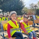 Aktion Leerer Stuhl: Auf dem Nordmarkt protestierten Kinder und Eltern in Mai 2023 gegen die Bildungsmisere im Dortmunder Norden, 400 Stühle blieben frei – für jedes Kind, das in Dortmund nicht zur Schule gehen darf, einer.