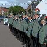 Antreten zum Schützenfest (hier ein Archivfoto). Der Verein Lütkeheide lädt zum Fest mit Vogelschießen am Samstag, 19. August 2023.