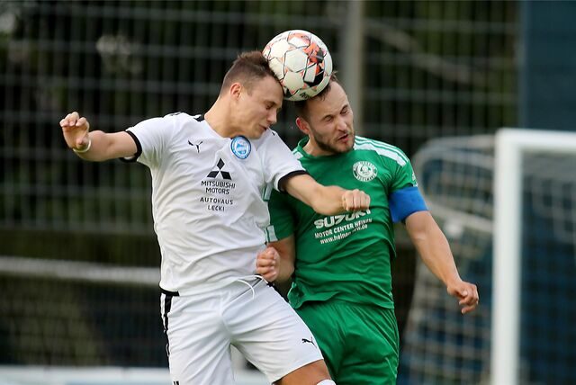 Der Holzwickeder SC (grünes Trikots) gewinnt gegen den FC Brünninghausen und zieht ins Finale des Hecker-Cups ein.