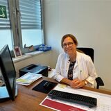 Dr. Kerstin Wellner-Wielowiejski, Fachärztin für Diabetologie, hat viele Anfragen von Patienten zu den Zuckermess-Geräten, die ohne Pieks auskommen.