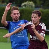 Zwei Nordbögge-Spieler können Billmerichs Lorenz Schulte (M.) in dieser Szene nicht aufhalten.