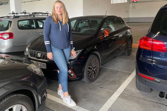 Sophie Bielings Autoreifen wurde durch den Kontakt mit einer scharfkantigen Metallkante im Parkhaus Mühle Bremme aufgeschlitzt.