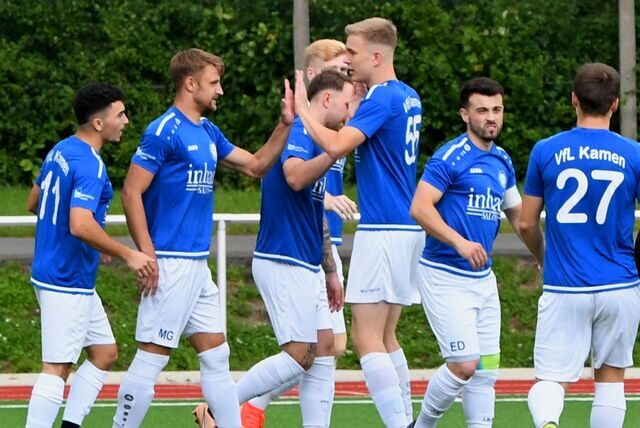 Ziehen in der Vorbereitung von Sieg zu Sieg: die Kicker des VfL Kamen.