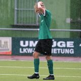 Oskar Koert schlägt die Hände über dem Kopf zusammen.