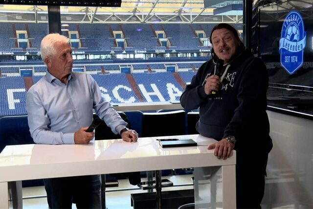 Nach dem Spiel gegen Kaiserslautern sprechen Moderator Dennis und Klaus Fischer über das Spiel gegen Kaiserslautern.