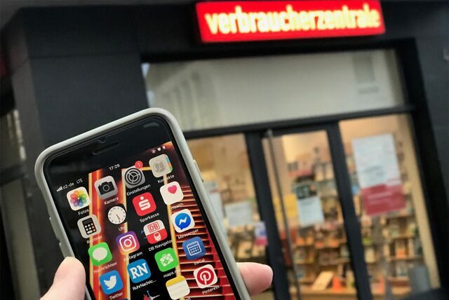 Handy vor der Verbraucherzentrale Schwerte