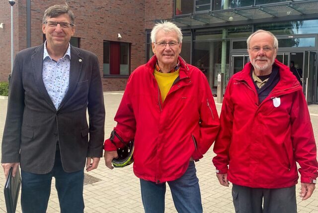 Andreas Drohmann, Klaus Schlüter und Rainer Hotz erklärten, welche Vorstellungen sie für den Anbau an der Wiehagenschule haben.