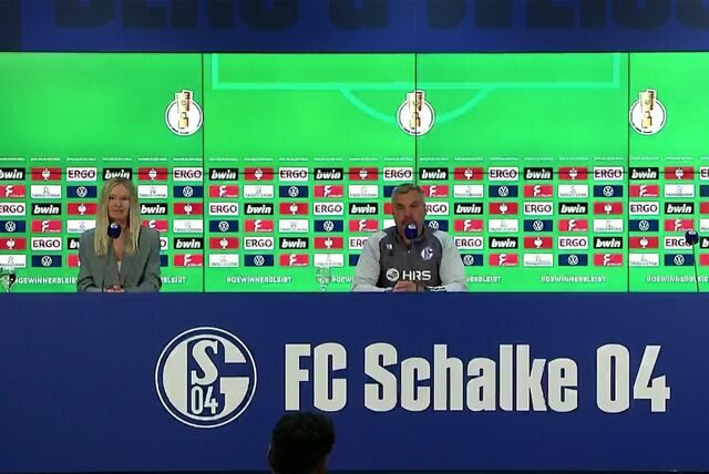 Vor dem DFB-Pokalspiel gegen Braunschweig fand in der Veltins Arena eine Pressekonferenz mit Cheftrainer Thomas Reis statt.