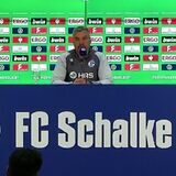 Vor dem DFB-Pokalspiel gegen Braunschweig fand in der Veltins Arena eine Pressekonferenz mit Cheftrainer Thomas Reis statt.
