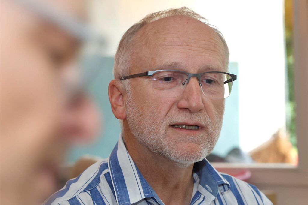 „Es ist doch logisch, dass mehr Kindergartenplätze benötigt werden.“ Pfarrer Jochen Voigt im Kifaz an der Otto-Prein-Straße. „Es ist doch logisch, dass mehr Kindergartenplätze benötigt werden.“ Pfarrer Jochen Voigt im Kifaz an der Otto-Prein-Straße.