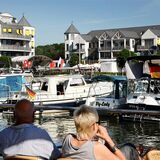 Der Hafen Marina Rünthe lädt Jung und Alt zum verweilen ein.