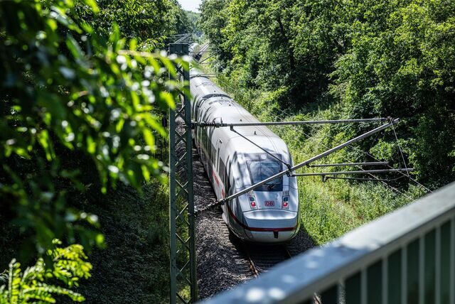 Die Züge sollen nach einem durchgeführten Gleisausbau im Halbstundentakt zwischen Münster und Dortmund fahren können.