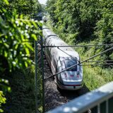 Die Züge sollen nach einem durchgeführten Gleisausbau im Halbstundentakt zwischen Münster und Dortmund fahren können.