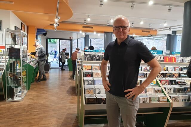 In der City stöbern statt zu Hause streamen: Dirk Andrä freut sich über rege Kundschaft