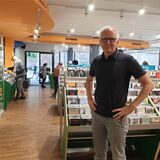 In der City stöbern statt zu Hause streamen: Dirk Andrä freut sich über rege Kundschaft