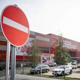Für Möbel Höffner führt derzeit kein Weg nach Unna. Die Stadtverwaltung lässt Kritik, laut der sie einen Ratsbeschluss nicht umgesetzt habe, ins Leere laufen. Er sei bereits umgesetzt worden – nur müssten Kritiker einmal genau nachlesen, woraus er bestanden habe.