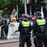 Die Reporter Bastian Pietsch und Felix Guth berichten aktuell vom Demogeschehen in Dortmund.