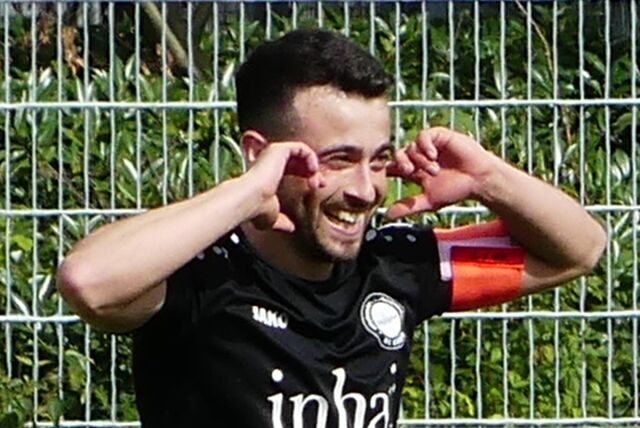 Emre Demir jubelt über seinen Treffer zum 2:1.